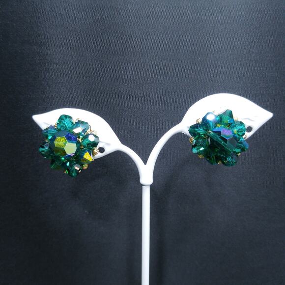 Vintage Green Crystal Beaded Earrings, Aurora Borealis, 1960s Gold Tone Clips - Picture 4 of 10